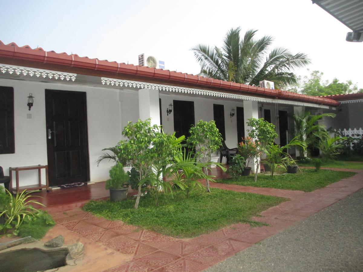Uppuveli Beach House Trincomalee Exterior photo