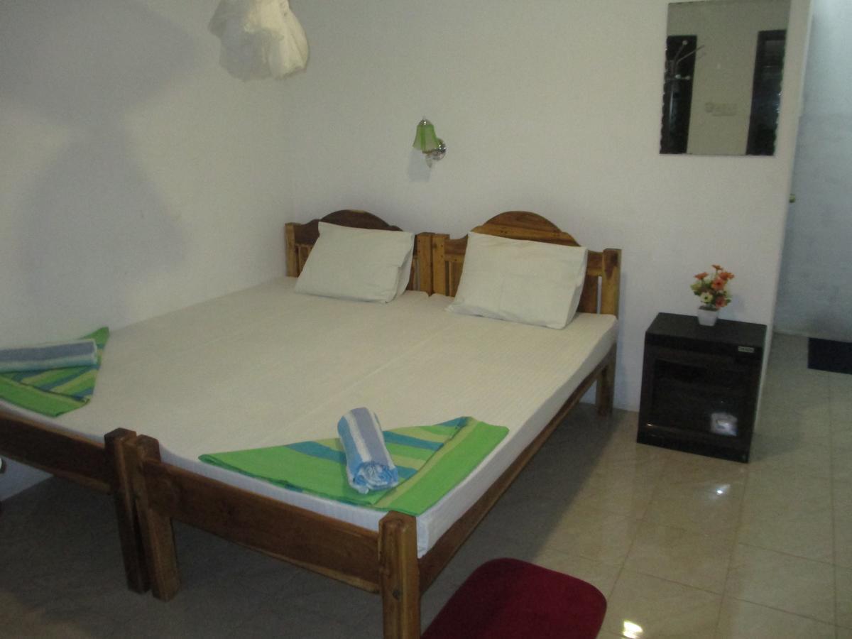 Uppuveli Beach House Trincomalee Exterior photo