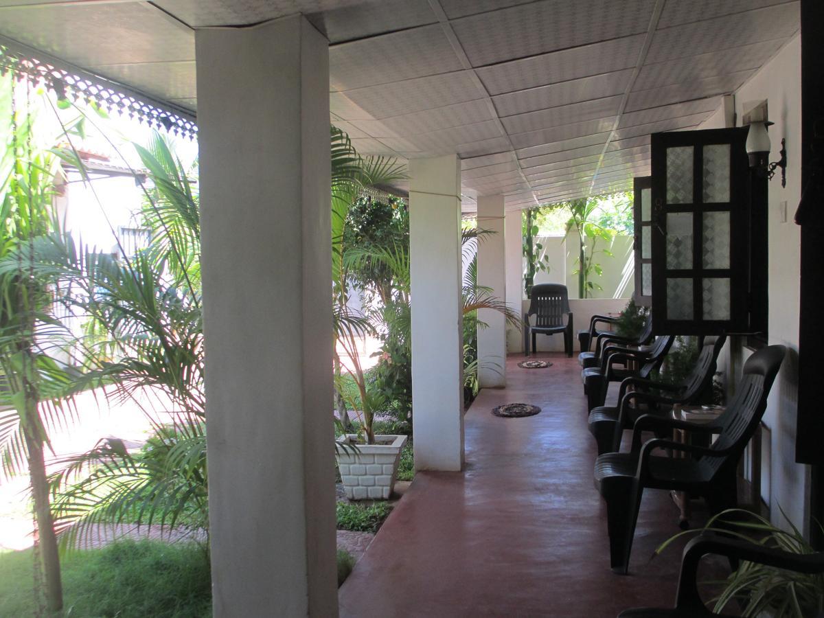 Uppuveli Beach House Trincomalee Exterior photo