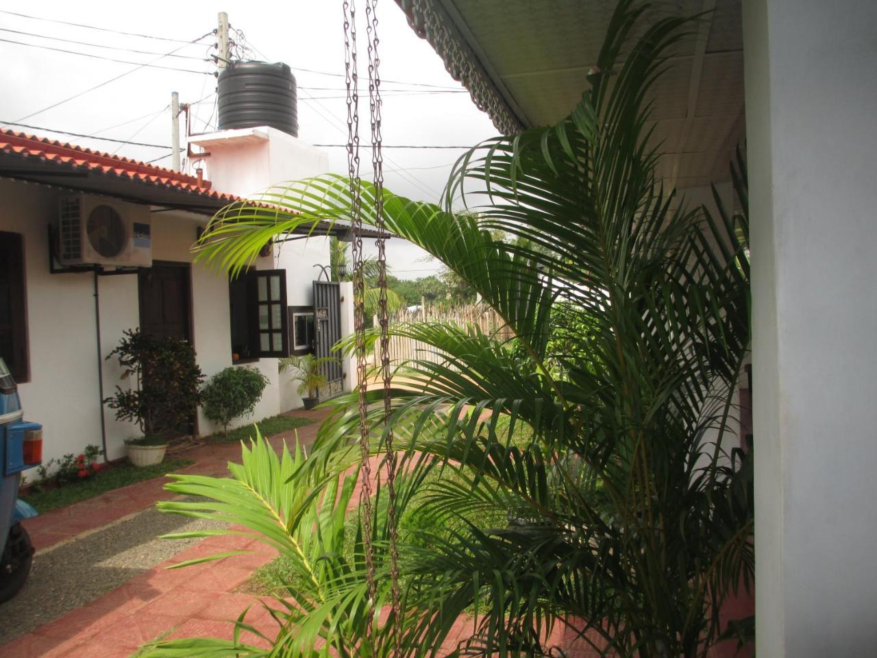 Uppuveli Beach House Trincomalee Exterior photo