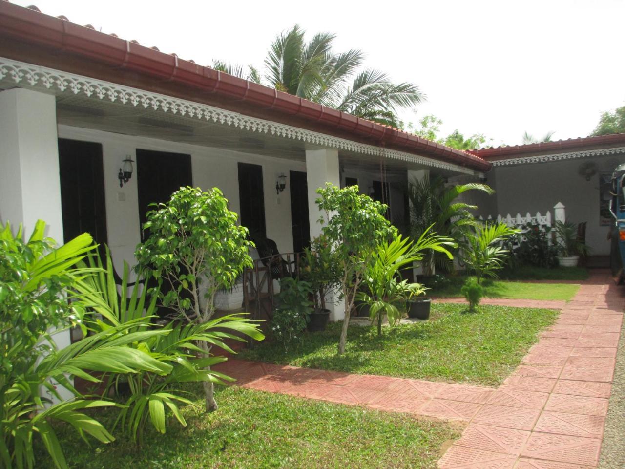 Uppuveli Beach House Trincomalee Exterior photo