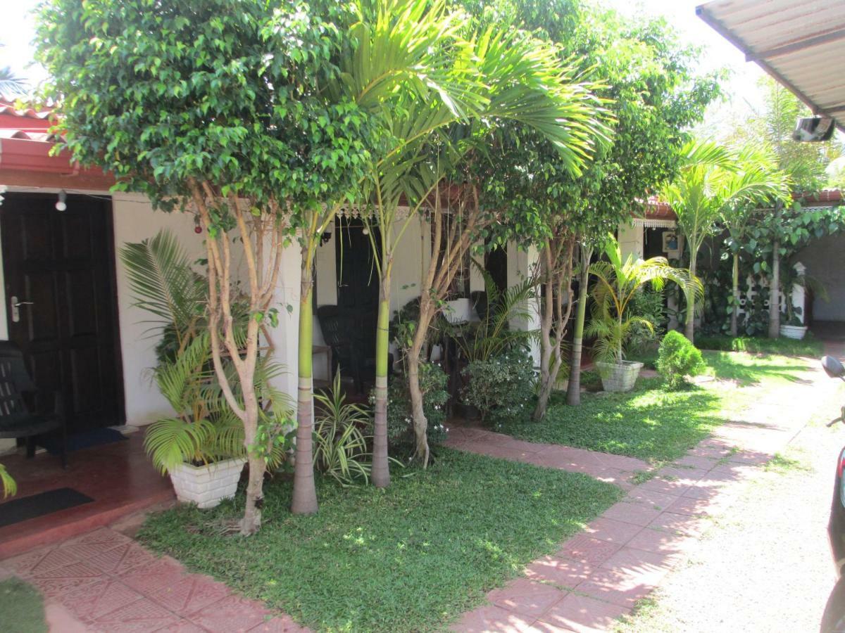 Uppuveli Beach House Trincomalee Exterior photo