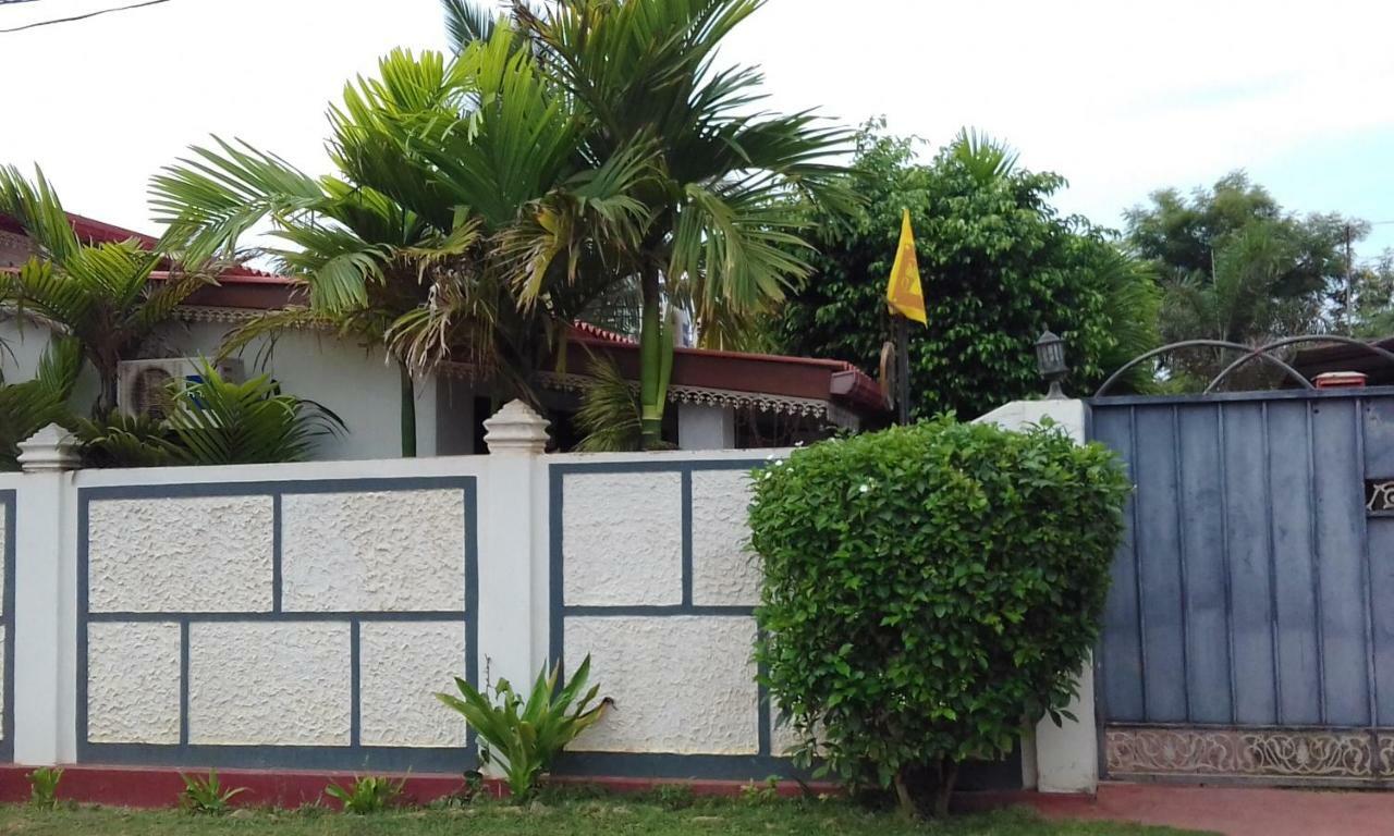 Uppuveli Beach House Trincomalee Exterior photo